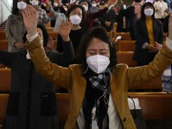 Mengapa Banyak Warga Korsel dan Jepang Berpindah Keyakinan?