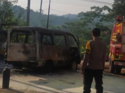 Muncul Percikan Api Saat Isi Angin, Mobil Terbakar di SPBU Bogor