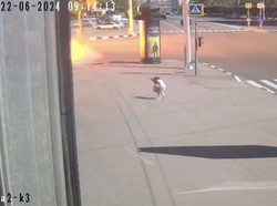 Ngeri, Momen Pejalan Kaki Nyaris Dihantam Bom Rusia di Kharkiv