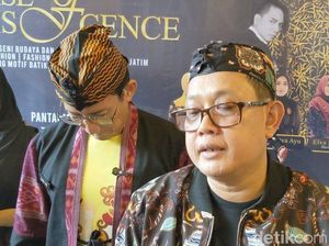 Kata Pj Gubernur Jatim soal Sekolah Jual Seragam untuk Siswa Baru Kata Pj Gubernur Jatim soal Sekolah Jual Seragam untuk Siswa Baru