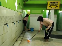 Bakti Religi, Polwan Bersihkan 3 Tempat Ibadah di Kota Mojokerto