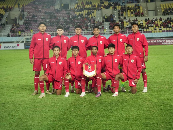 Skuad Timnas Indonesia U-16 saat menjamu Singapura di grup A Piala AFF U-16 2024, di Stadion Manahan Solo, Jumat (21/6/2024)