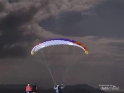Kabar Tentang Full Moon Flying, Paralayang di Malam Hari