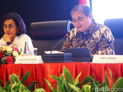 Canda Airlangga ke Sri Mulyani Saat Rilis Buku, Sebut Kode Keras Jadi Menteri Lagi