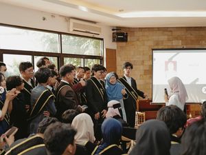 Lulus Ujian Paket C, Atta Halilintar Bersyukur Tamat SMA di Usia 29 Tahun Lulus Ujian Paket C, Atta Halilintar Bersyukur Tamat SMA di Usia 29 Tahun