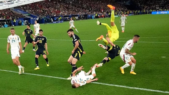 Barnabas Varga Soccer Football - Euro 2024 - Group A - Scotland v Hungary - Stuttgart Arena, Stuttgart, Germany - June 23, 2024 Scotland's Angus Gunn, Anthony Ralston and Hungary's Barnabas Varga collide REUTERS/Leonhard Simon