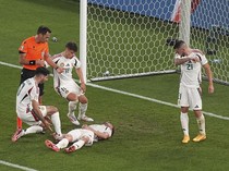Foto: Detik-detik Pemain Hungaria Tubrukan hingga Kolaps di Euro 2024