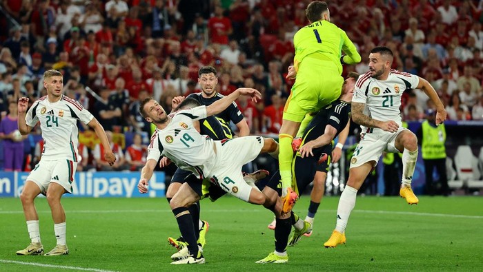 Soccer Football - Euro 2024 - Group A - Scotland v Hungary - Stuttgart Arena, Stuttgart, Germany - June 23, 2024 Scotland's Angus Gunn, Anthony Ralston and Hungary's Barnabas Varga collide REUTERS/Leonhard Simon