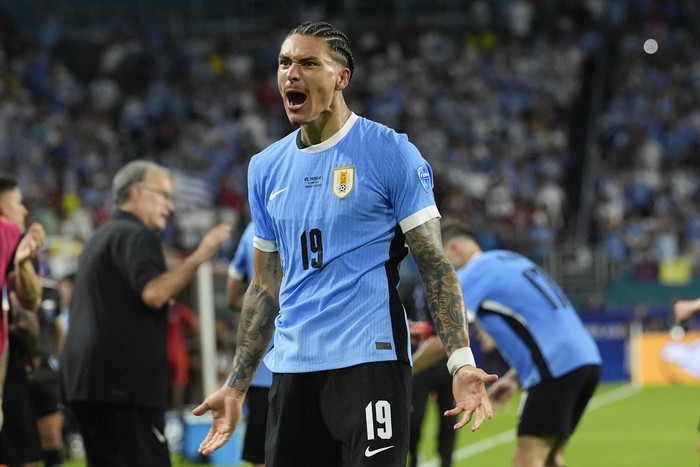 darwin nunez timnas uruguay uruguay vs panama copa america copa america 2024 Uruguay's Darwin Nunez celebrates after scoring his side's 2nd goal against Panama during a Copa America Group C soccer match in Miami Gardens, Fla, Sunday, June 23, 2024.(AP Photo/Marta Lavandier)