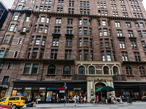 10 Gedung Tinggi Berusia Ratusan Tahun tapi Masih Kokoh Berdiri 10 Gedung Tinggi Berusia Ratusan Tahun tapi Masih Kokoh Berdiri