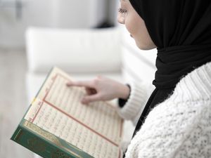 4 Hukum Nun Mati dan Tanwin dalam Tajwid Beserta Contohnya 4 Hukum Nun Mati dan Tanwin dalam Tajwid Beserta Contohnya