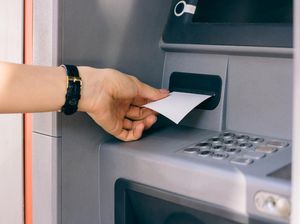 Pura-pura Bantu Transaksi ATM, Uang Pria di Bekasi Digasak Rp 200 Juta Pura-pura Bantu Transaksi ATM, Uang Pria di Bekasi Digasak Rp 200 Juta