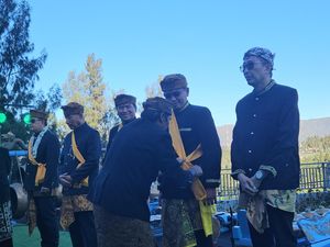 Kapolres Probolinggo Dikukuhkan Jadi Warga Kehormatan Suku Tengger Kapolres Probolinggo Dikukuhkan Jadi Warga Kehormatan Suku Tengger