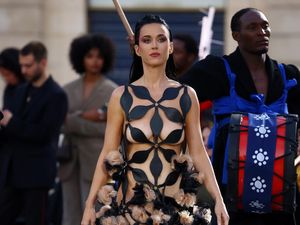 Syuting Tanpa Izin di Bukit Pasir yang Dilindungi, Katy Perry Diinvestigasi Syuting Tanpa Izin di Bukit Pasir yang Dilindungi, Katy Perry Diinvestigasi
