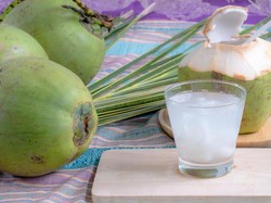 5 Manfaat Minum Air Kelapa Setiap Hari, Ini yang Akan Terjadi Pada Tubuh
