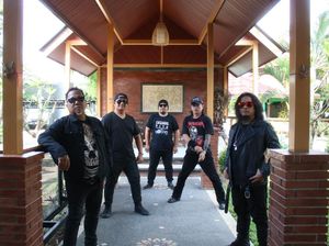 Album Perdana Lawang Pitu Banjir Pujian Album Perdana Lawang Pitu Banjir Pujian