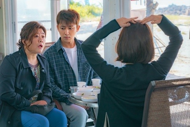 Lee Jung Eun dan Son Ho Jun di drama The Light in Your Eyes (2019)/Foto: JTBC