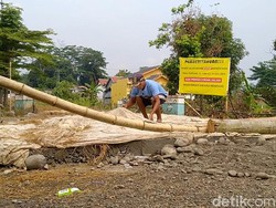 Kisah di Balik Viral Warga Kebonagung Pekalongan Patungan Ngecor Jalan Rusak
