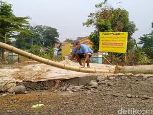 Kisah di Balik Viral Warga Kebonagung Pekalongan Patungan Ngecor Jalan Rusak Kisah di Balik Viral Warga Kebonagung Pekalongan Patungan Ngecor Jalan Rusak