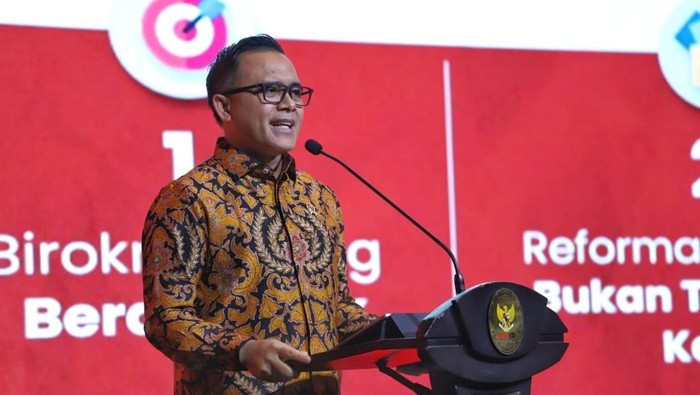 Menteri Pendayagunaan Aparatur Negara dan Reformasi Birokrasi (MenPAN-RB) Abdullah Azwar Anas sudah meresmikan 15 Mal Pelayanan Publik (MPP). Menteri Pendayagunaan Aparatur Negara dan Reformasi Birokrasi (MenPAN-RB) Abdullah Azwar Anas sudah meresmikan 15 Mal Pelayanan Publik (MPP).