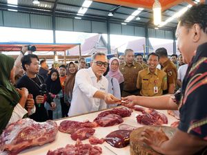 Momen Zulhas Resmikan dan Belanja di Pasar Palapa Pekanbaru