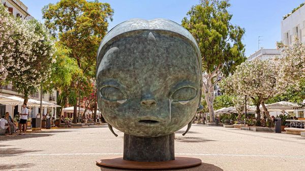 Patung Seniman Yogyakarta Roby Dwi Antono Mejeng di Ibiza