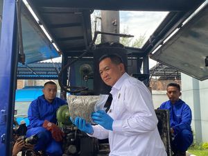 Ganja 1,8 Kg Dimusnahkan BNNP Jatim dengan Mesin Incinerator Ganja 1,8 Kg Dimusnahkan BNNP Jatim dengan Mesin Incinerator