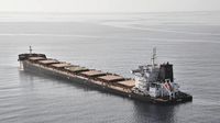 Penampakan Kapal Kargo Tenggelam Usai Diserang Houthi di Laut Merah