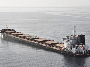 Penampakan Kapal Kargo Tenggelam Usai Diserang Houthi di Laut Merah