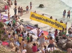 Ramai-ramai Warlok Kompak Usir Turis dari Pantai, Ada Masalah Apa?