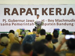 Pesan Pj Gubernur Jabar ke Camat di Bandung Barat soal Sampah-Stunting