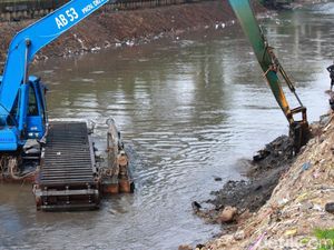 Potensi Banjir Masih Bayangi Jakarta, BKB Dikeruk Potensi Banjir Masih Bayangi Jakarta, BKB Dikeruk
