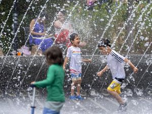 Potret Anak-anak Ngadem Saat Gelombang Panas Landa Washington Potret Anak-anak Ngadem Saat Gelombang Panas Landa Washington