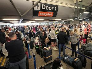 Potret Kacau Bandara Manchester Inggris gegara Mati Listrik