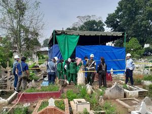 Polisi Ekhumasi Jenazah Lettu Eko yang Disebut Bunuh Diri di Yahukimo Polisi Ekhumasi Jenazah Lettu Eko yang Disebut Bunuh Diri di Yahukimo