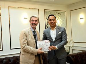 Putu BKSAP DPR Bertemu Direktur Parlemen Eropa Bahas IEU-CEPA