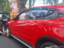 Dishub Mataram Gembok 7 Kendaraan yang Parkir Sembarangan