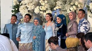 Adu Gaya Geni Faruk & Reza Artamevia Berkebaya di Pertunangan Thariq-Aaliyah