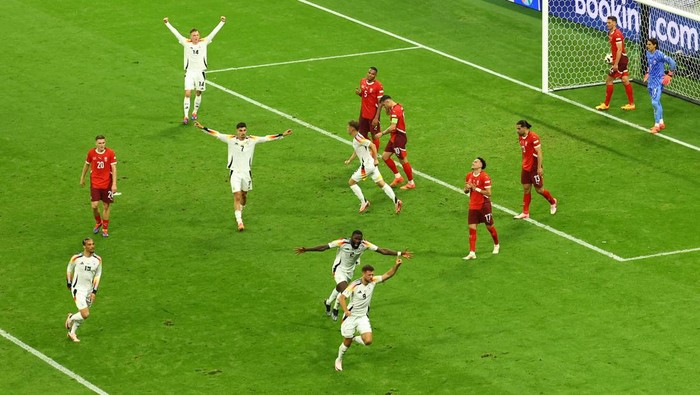 Soccer Football - Euro 2024 - Group A - Switzerland v Germany - Frankfurt Arena, Frankfurt, Germany - June 23, 2024 Germanys Niclas Fullkrug celebrates scoring their first goal REUTERS/Bernadett Szabo