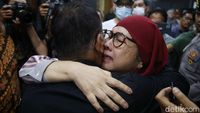 Tangis Karen Agustiawan Divonis 9 Tahun Penjara