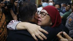 Tangis Karen Agustiawan Divonis 9 Tahun Penjara