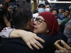 Tangis Karen Pecah Seusai Divonis 9 Tahun Bui di Kasus Korupsi LNG
