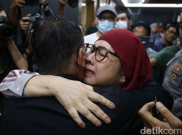 Tangis Karen Agustiawan Divonis 9 Tahun Penjara