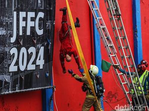 Adu Ketangkasan Petugas Gulkarmat se-Jakarta Adu Ketangkasan Petugas Gulkarmat se-Jakarta