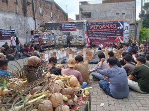 Aksi Mahasiswa di Medan Peringati 26 Tahun Reformasi