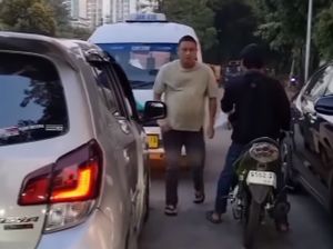 Viral Sopir Angkot Lawan Arah Bikin Macet, Ditegur Malah Ngomong Kotor Viral Sopir Angkot Lawan Arah Bikin Macet, Ditegur Malah Ngomong Kotor