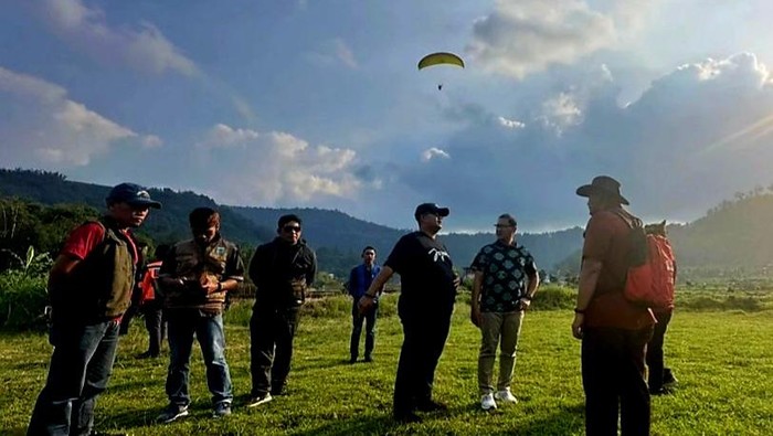 Batu International Sport Tourism Festival (BISTF) Paragliding Accuracy League akan digelar di Kota Batu Batu International Sport Tourism Festival (BISTF) Paragliding Accuracy League akan digelar di Kota Batu