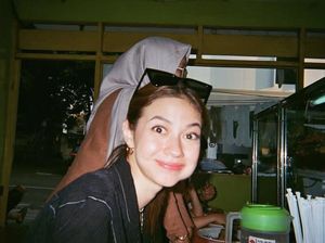 Mobil Artis Yuki Kato Dibobol Maling Saat Parkir di Supermarket Bogor