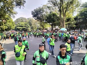 Lalu Lintas Depan Gedung Sate Dialihkan Imbas Demo Ojol