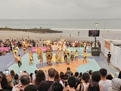 Ada yang Baru di Bali: Nonton Tari Kecak-Mobil Klasik di Pantai Kuta